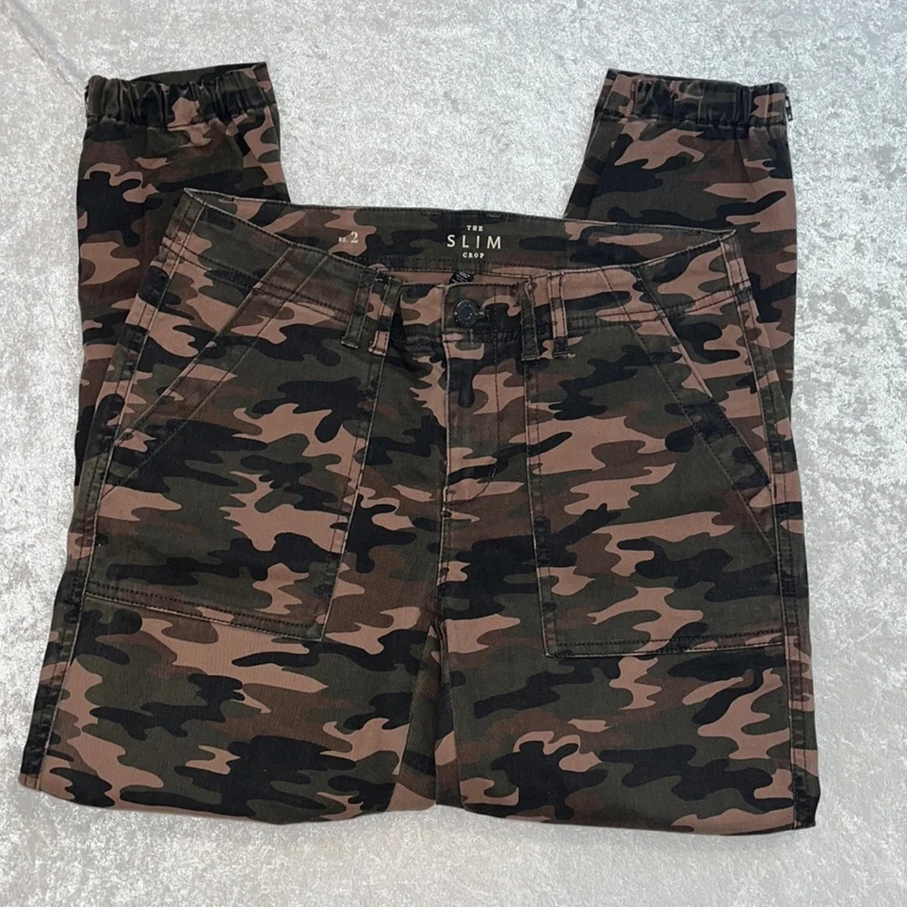 White House Black Market Camo Slim Crop Pants sz 2 - Picture 2 of 8